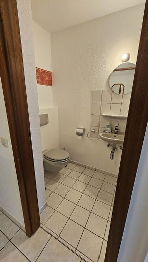Wörth/Maximiliansau'da balkon ve loggialı aydınlık 3,5 odalı daire – tadilat sonrası ilk kullanım – Gäste-WC