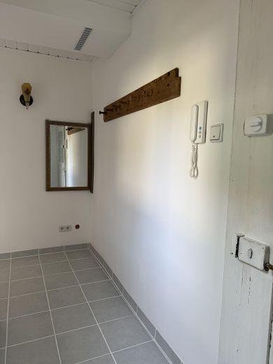 2 ZKB als WG in denkmalgeschütztem Gebäude – Blick in den Flur