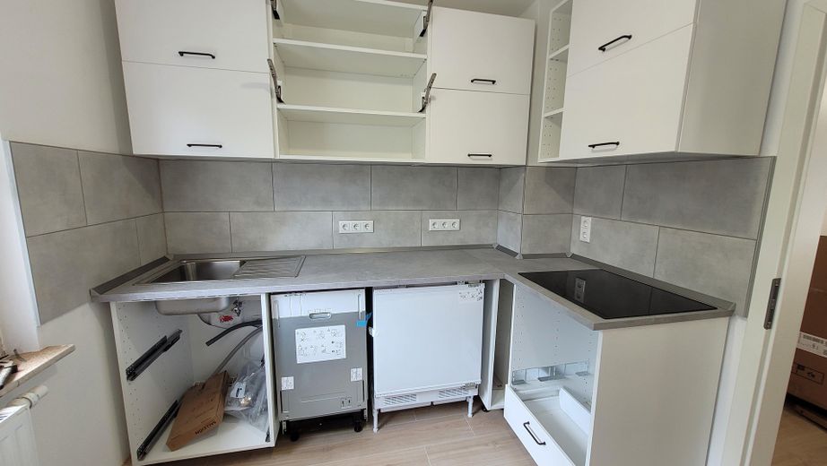 Newly renovated 2-room apartment with fitted kitchen in central Ansbach – Küche 2