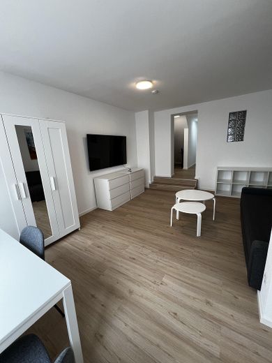 Neu renovierte voll ausgestattetes 1 Zimmerappartement im Stadtkern Degerloch – Wohn-Schlaf-Essraum