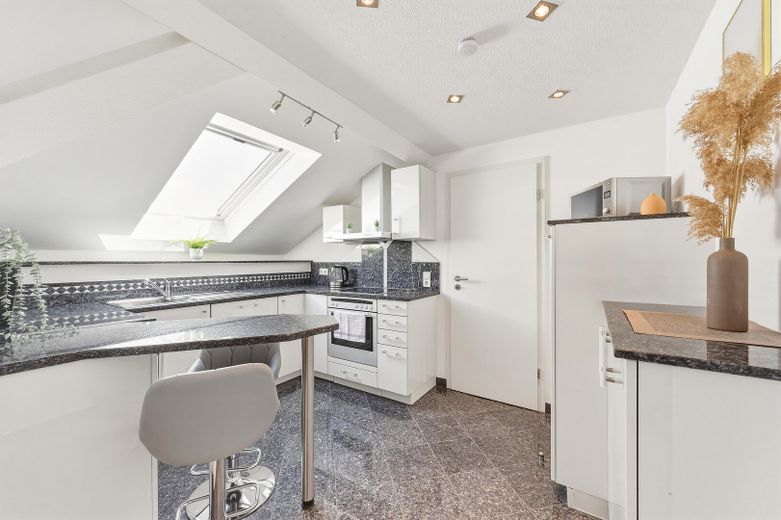 Charmante 4,5-Zimmer Dachgeschosswohnung – Küche