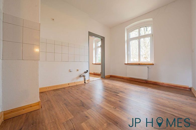 Zweifamilienhaus in ruhiger Naturlage mit Wassernähe- saniertes ehemaliges Bahnhofs-Häuschen – Küche (OG)