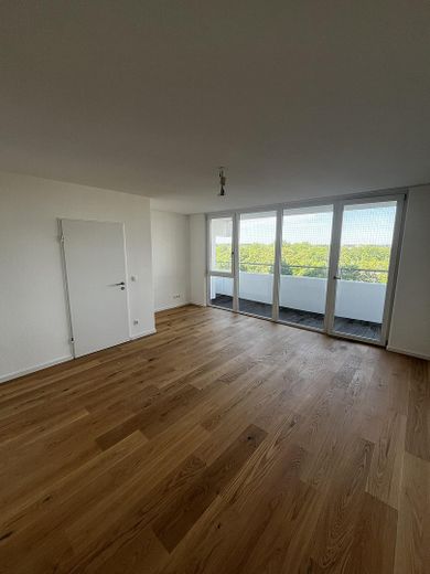 2-Zimmer-Wohnung in Augsburg – kernsaniert, Balkon, Weitblick, bezugsfertig – Wohnzimmer II