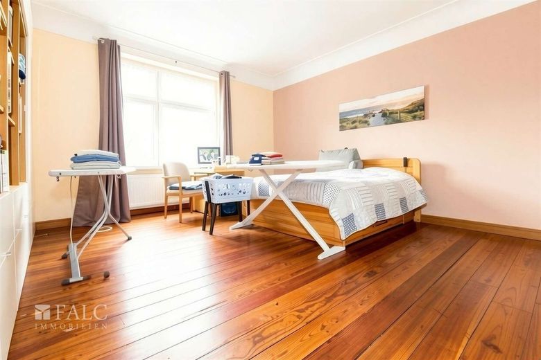 +++ Mehrfamilienhaus in toller Lage und mit guter Rendite +++ – Schlafzimmer Wohneinheit 2