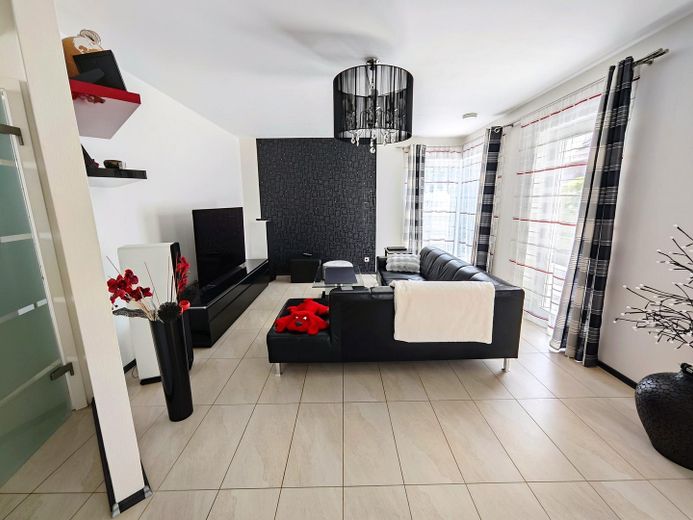 Provisionsfrei Freistehendes EFH BJ 2011, 2 Vollgeschosse, Keller – Wohnzimmer