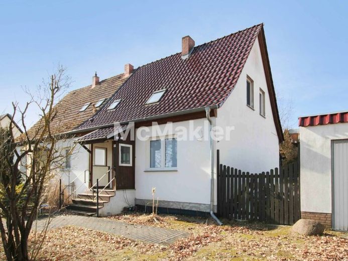 Haus im Grünen nahe Berlin mit Wärmepumpe, Glasfaser Garage und 988 m² Grundstück – Foto 1