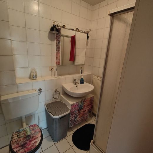 Schöne Eigentumswohnung (2 ZKB mit Terrasse) in bevorzugter Waldrandlage in Hohenecken zu verkaufen! – 5270 - Bad