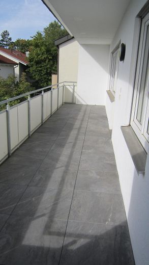 Zentrale ruhige 4,5-Zimmer-Wohnung mit großem Balkon 1. OG in Herrenberg Ziegelfeld von privat – Balkon Süd neu