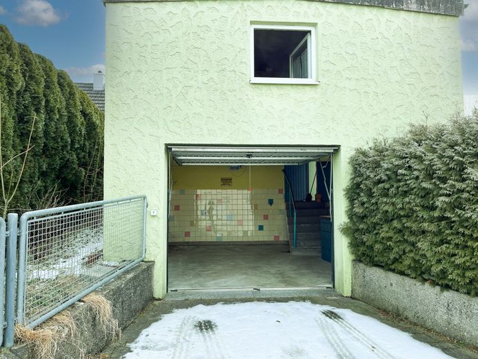 Garage mit Werkbank und eigenem Zugang! – Böhmerwald Garage
