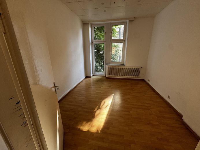 Schlafzimmer 2 / Zugang Balkon