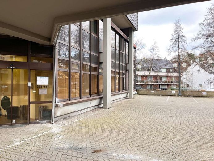 Kapitalanlage: Vermietetes Ladenlokal mit solider Rendite inkl. 4 TG-Stellplätze – Außenparkplätze mit Sondernutzung