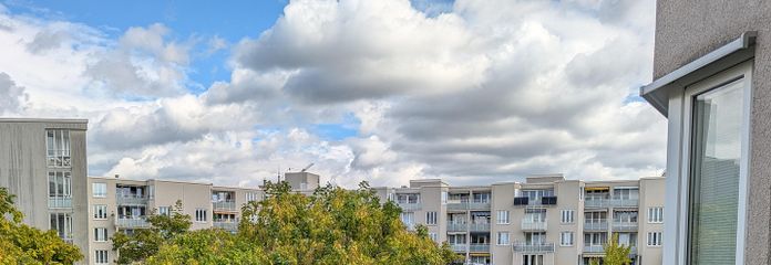 Zonder makelaarscourtage van particulier: rustig 3-kamerappartement met parkeerplaats in de ondergrondse garage in Karlsruhe Innenstadt-Ost – Blick vom Balkon