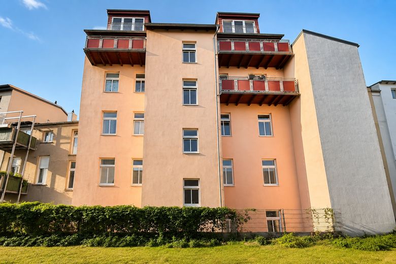 Attraktive 3-Zimmer-Maisonette mit Balkon und Schlossblick in zentraler Lage von Schwerin – hintere Hausansicht