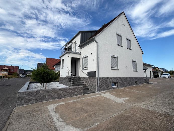 Wohnhaus mit mehreren möglichen Wohneinheiten und separatem Nebengebäude auf ca. 1110 m2 Grundstück – Foto 2