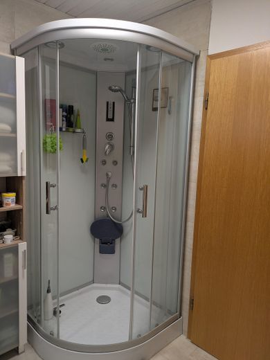 Dusche im EG-Bad