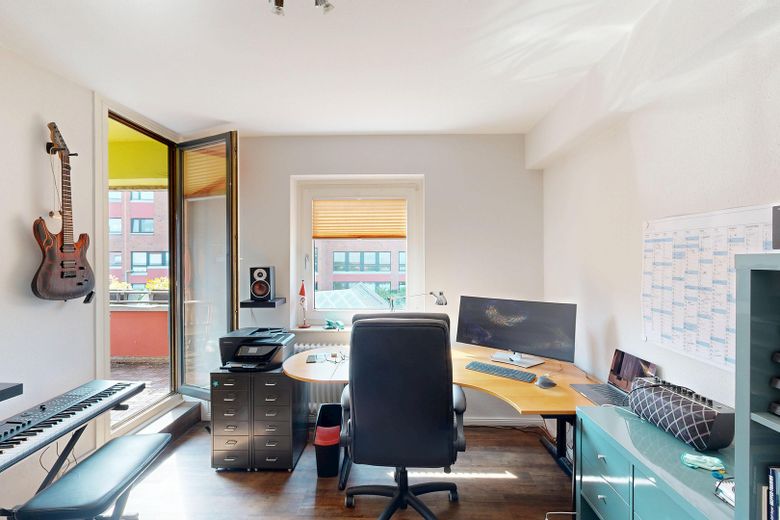 Lichtdurchflutete 4-Zimmer-Wohnung mit 138 m², inkl. Tiefgarage und Balkon in Hamburg-Bergedorf – Arbeits/Kinderzimmer