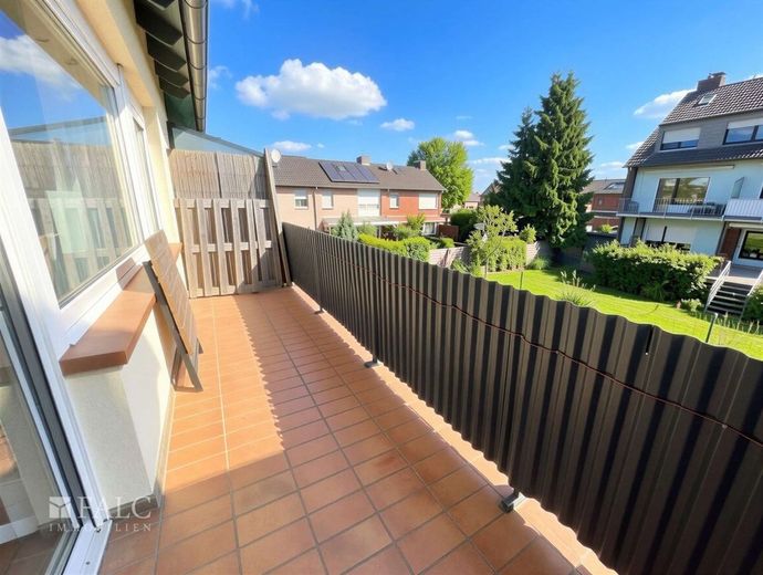 7-Familienhaus in Top-Lage von Leverkusen-Hitdorf - Voll vermietet &amp; über 5 % Rendite – Balkon 1.OG