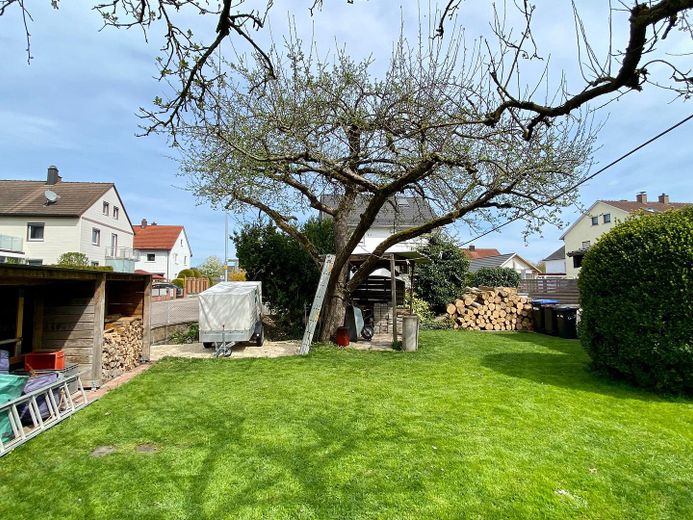 Einfamilienhaus mit Einliegerwohnung in Gerlenhofen – Garten