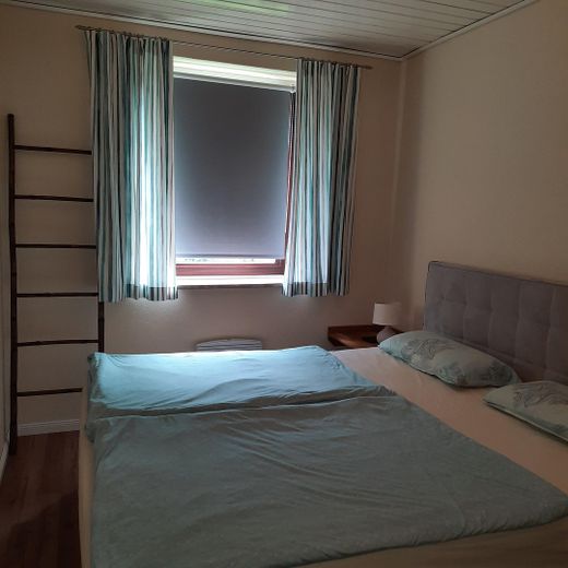 Strandnah investieren oder selbst genießen – gepflegte Eigentumswohnung an der Nordsee – Schlafzimmer