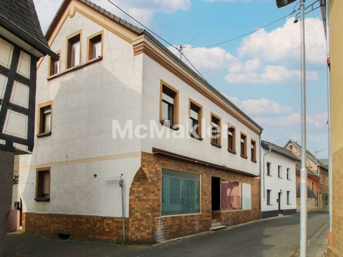 Edificio de viviendas plurifamiliares desocupado con 3 unidades residenciales y 1 unidad comercial en Leutesdorf am Rhein – Foto 1