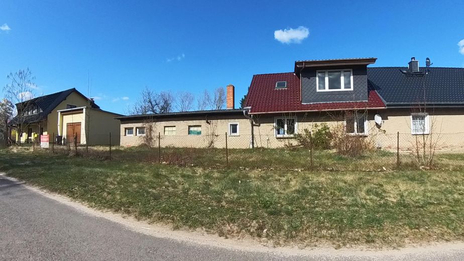 12 Zimmer | 164 m² | Doppelhaushälfte mit Entwicklungspotenzial nahe der Müritz- provisionsfrei – Front