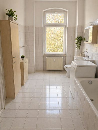 Bonito y amplio apartamento de 6 habitaciones en alquiler – Badezimmer