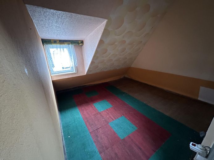 Eigenheim am SW-Stadtrand mit schönem Garten – Boden Kammer2, leicht verzerrt