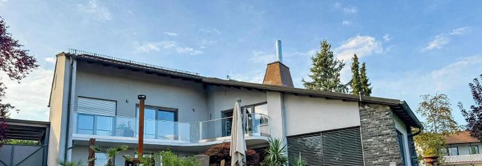 Architect-designed villa with a dream view in a prime location in Hof – Ansicht von Süden