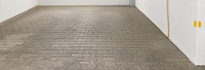 STREHLEN’DE YERALTI OTOPARKINDA ZEMİN KATTAKİ OTOPARK YERİ SATILIK