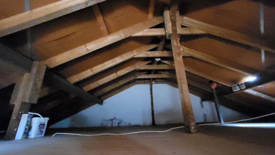 unausgebauter Dachboden