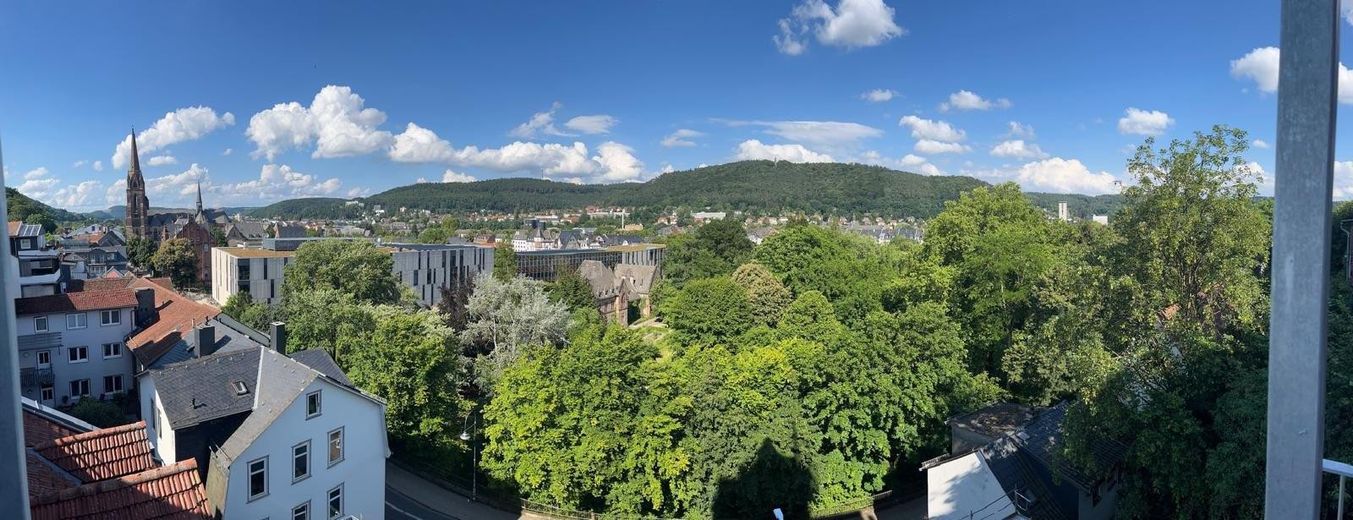 Exklusive 1-Zimmer-Wohnung mit Einbauküche und Balkon – Ausblick