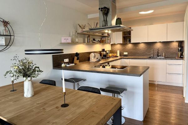 Appartement moderne de 3 pièces avec balcon, ascenseur, vue et prestations haut de gamme