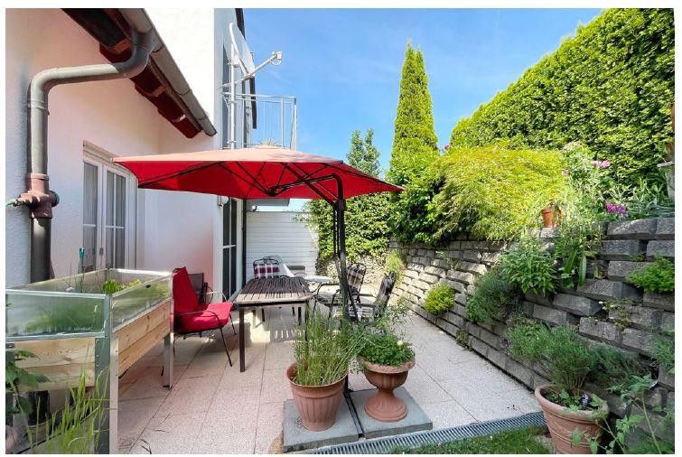 Einziehen & genießen: Provisionsfreie DHH am Moniberg mit traumhaftem Fernblick, Sauna & 3 Terrassen – Südterrasse