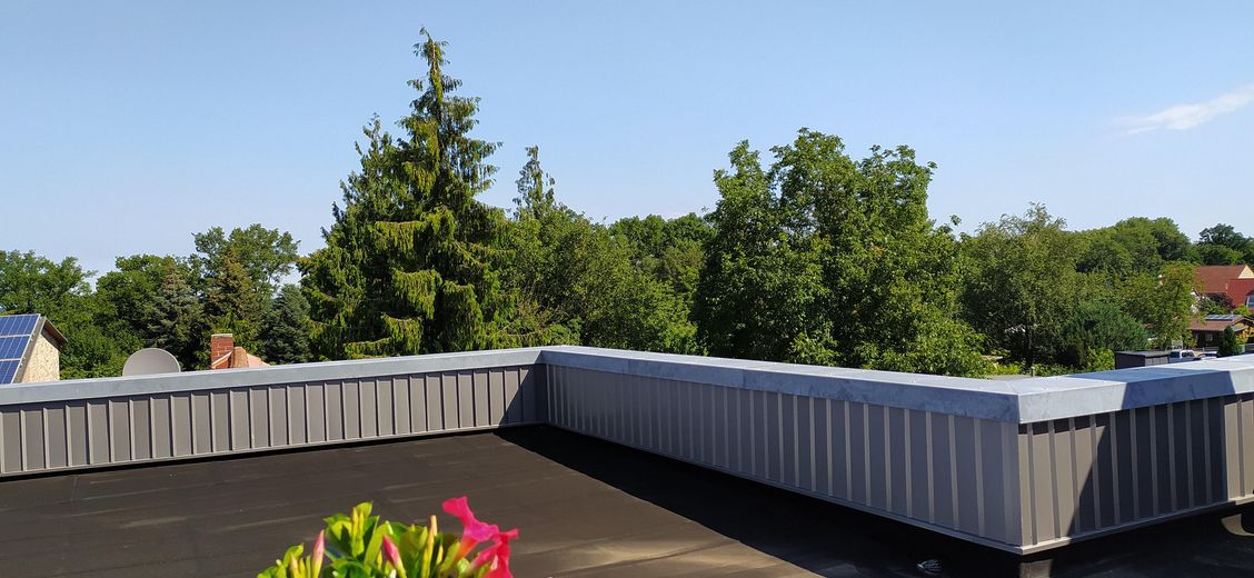 2 HÄUSER AM SEE: Stadtvilla+Cottage, Seezugang m. Bootssteg, Garten, Terrasse, Ferienwohnung – Große Dachterrassse
