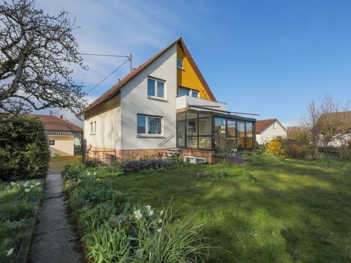 Charmantes ZFH mit Herz und Geschichte, großem Grundstück, Doppelgarage und Wintergarten! – Foto 1