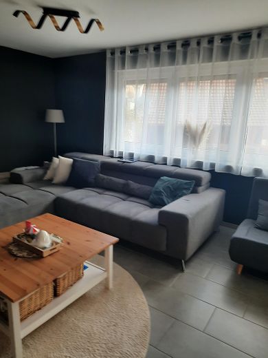 Helle 4-Zimmer-Wohnung mit Wohnküche in Neuffen – Wohnbereich