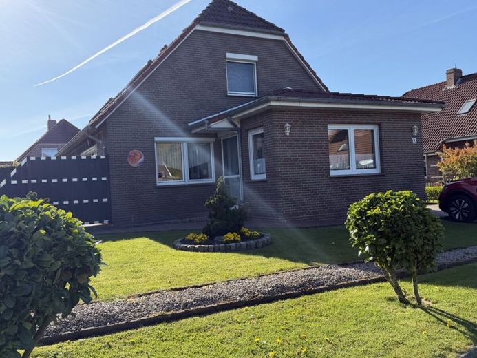 Gepflegtes und modernisiertes Haus mit EBK und Garage in ruhiger Wohnlage! – Foto 1