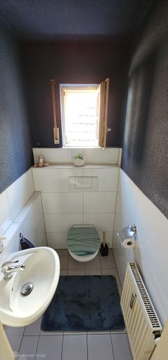 Meraviglia urbana degli spazi: maisonette di 4 locali inondata di luce nel cuore di Öhringen (senza provvigione!) – WC / 1. OG