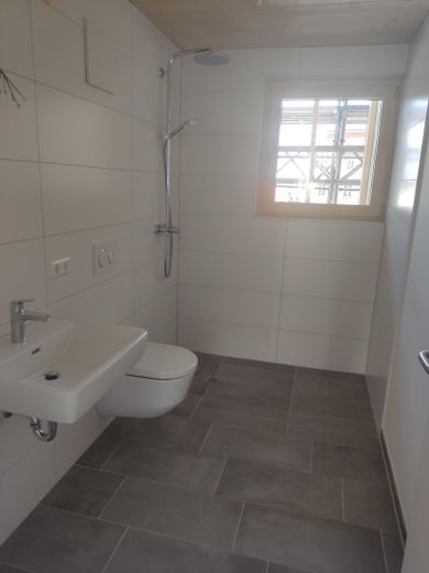 1 WG Zimmer all inkl. in Luxus-WG – Zweites Bad