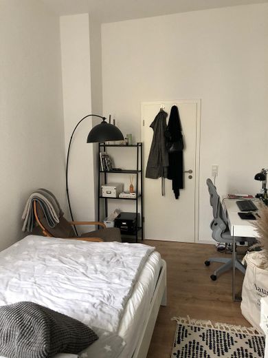 Helle 3-Zi-Wohnung mit EBK in zentraler Lage – Zimmer
