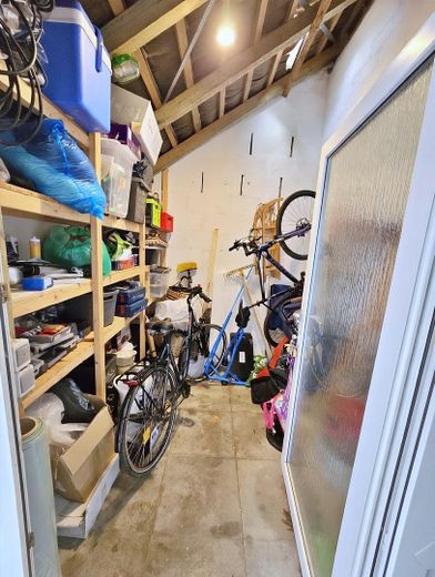 Neu von PRIVAT: Familienfreundliches Mittelreihenhaus mit Garten & Stellplätzen in Ahrensburg – Schuppen