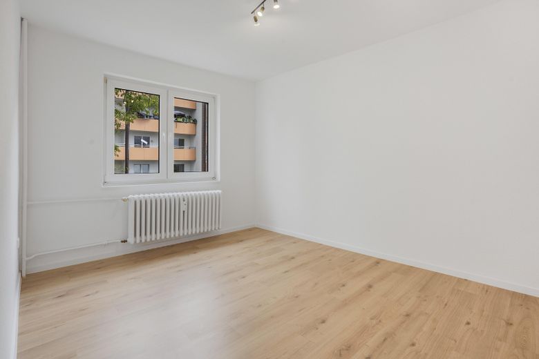 Frisch renovierte 3-Zimmer-Wohnung mit Balkon und Aufzug – sofort einziehen, provisionsfrei – Foto 3