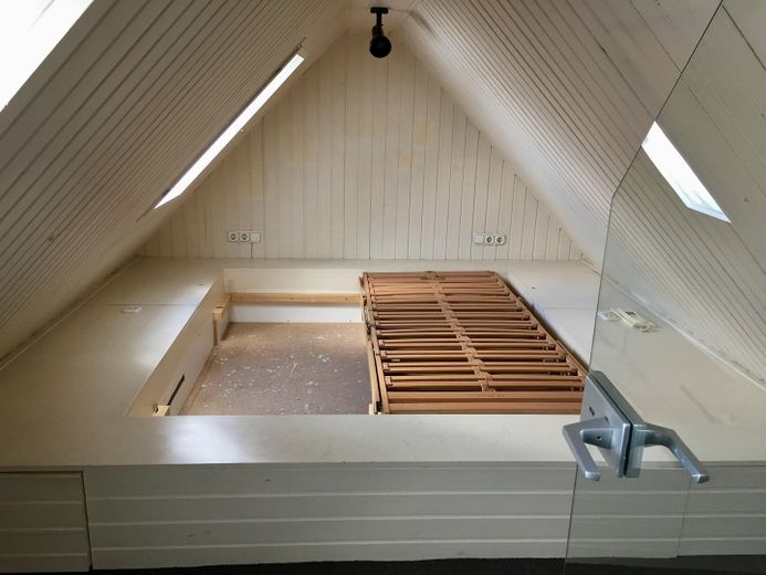 Altstadt-Stadthaus mit Mainblick, Dachterrasse, Mieteinnahmen & Ausbaupotenzial – provisionsfrei – Wohnung 2.OG