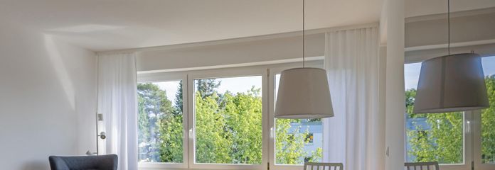 Zimmer Wohnbereic und Esstisch