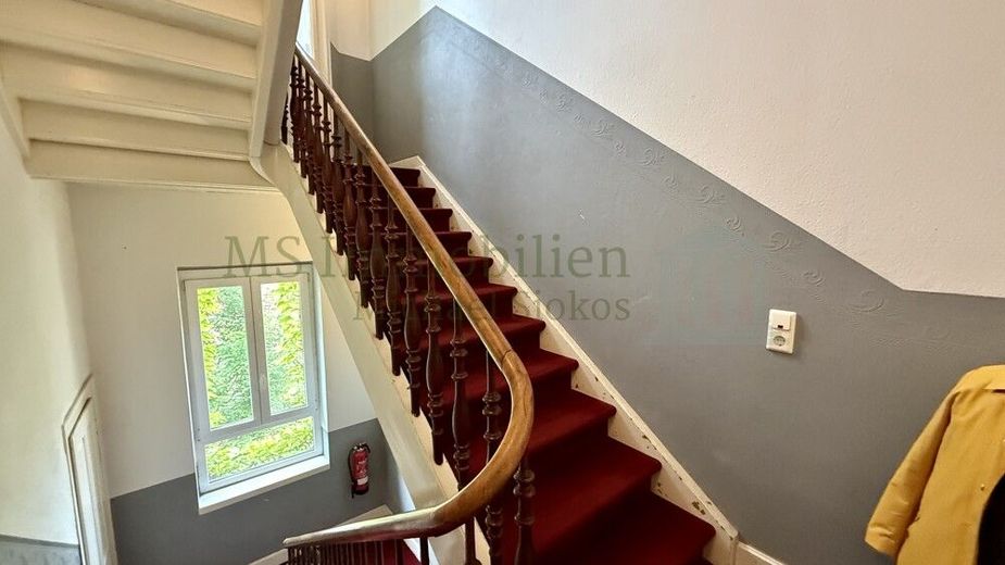 *** Historischer Altbau mit Stil: Voll vermietetes Dreifamilienhaus in Worms *** – 1. OG Treppenhaus