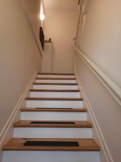 Exklusive und großzügige 5-Zimmer-Maisonettewohnung mit Balkon – Treppe in DG