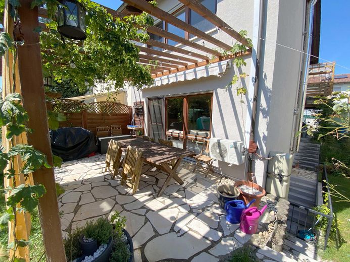 Terrasse mit Pergola