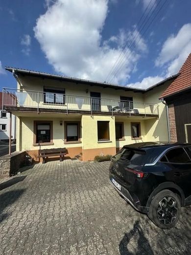 BIETERVERFAHREN - Ausblick - endlose Weite - höchste Gemeinde der Pfalz - großz. Haus - 1 oder 2 WE! – 1 Seitenansicht mit Hof