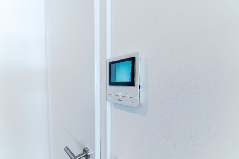 Exklusive 4,5-Zimmer-Wohnung 2 Balkone und EBK – Sprechanlage