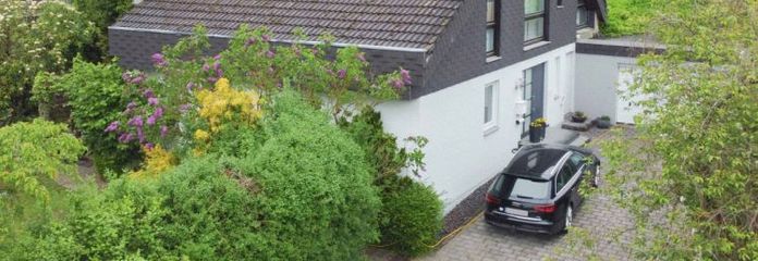 Ihr neues Zuhause: Großzügiges Zweifamilienhaus mit tollem Garten und Garage in Bünde